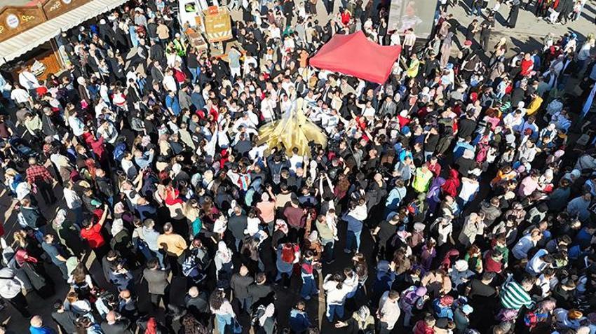 Trabzon Gastronomi Festivali'nde rekor şov: 1 ton 680 kilo kuymak vatandaşa ikram edildi