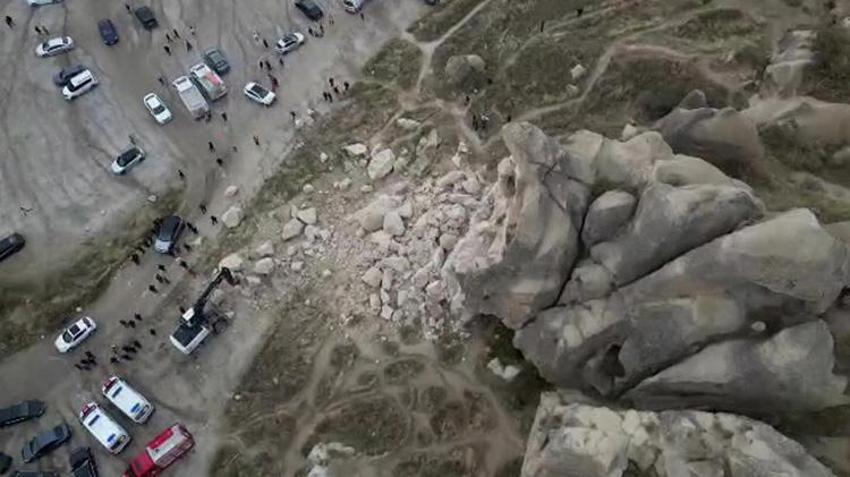 Kapadokya'da peribacasından kopan kayalar düştü; 2 ölü, 1 yaralı