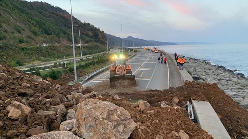 Arhavi'deki tehlike geçmedi: Arkada devasa bir kütle daha var! Sadece yağış değil, depremler de heyelanı tetikliyor!
