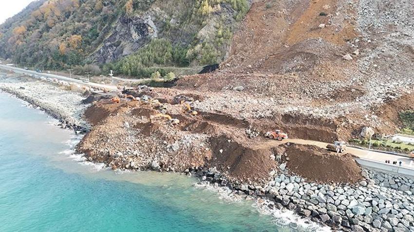 Arhavi'deki tehlike geçmedi: Arkada devasa bir kütle daha var! Sadece yağış değil, depremler de heyelanı tetikliyor!