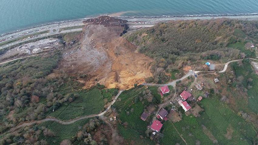 Arhavi'deki tehlike geçmedi: Arkada devasa bir kütle daha var! Sadece yağış değil, depremler de heyelanı tetikliyor!