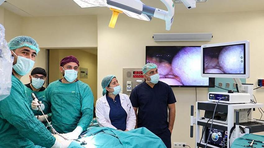 Şanlıurfa’da tıp tarihine geçen ameliyat: 12 yıldır çektiği sancıdan robotik cerrahiyle kurtuldu!