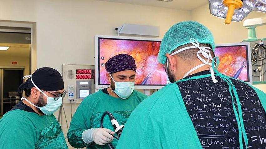 Şanlıurfa’da tıp tarihine geçen ameliyat: 12 yıldır çektiği sancıdan robotik cerrahiyle kurtuldu!