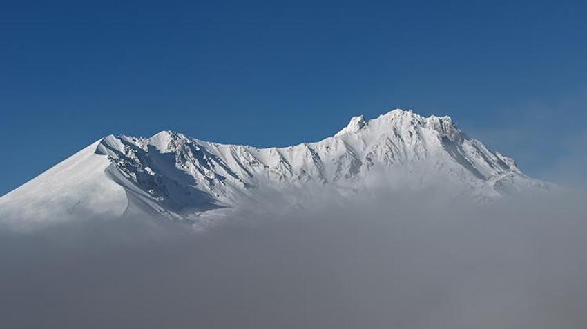 İç Anadolu’nun zirvesine ilk kar düştü: Erciyes Dağı beyaza büründü