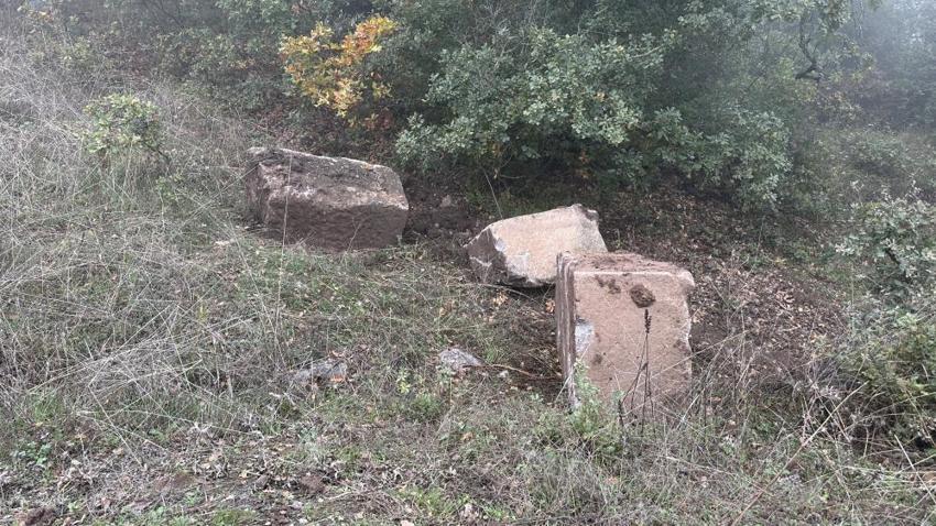 Sakarya'da altyapı çalışması için kazı yapılırken çıktı! 'Üzerinde gizemli harfler var'