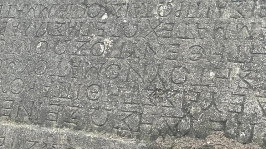Sakarya'da altyapı çalışması için kazı yapılırken çıktı! 'Üzerinde gizemli harfler var'