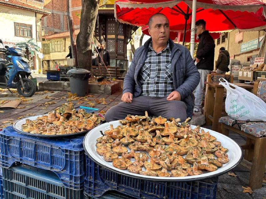 Tavşanlı'da melki mantarı fiyatı 500 liradan 400 liraya düştü!