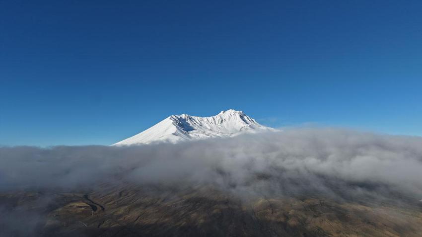 Erciyes Dağı'na kar yağdı, güzel görüntüler ortaya çıktı