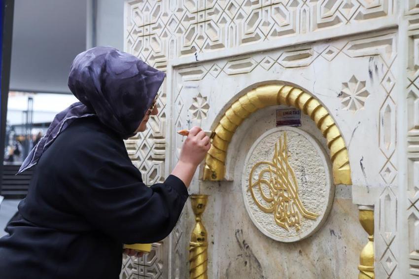 Gümüşhane'de yürekleri ısıtan iyilik hareketi: Silinen mezar taşlarını tek tek yeniledi!