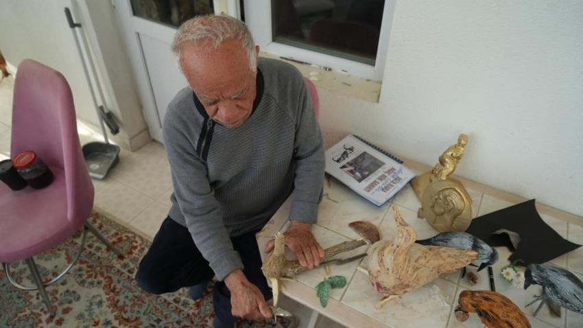 Bahçedeki ağacı dinozora benzetti, hayatı değişti: Doğanın çöpe attıklarını sanat eserine dönüştürdü! 750 eserini Türkiye'ye bağışlıyor