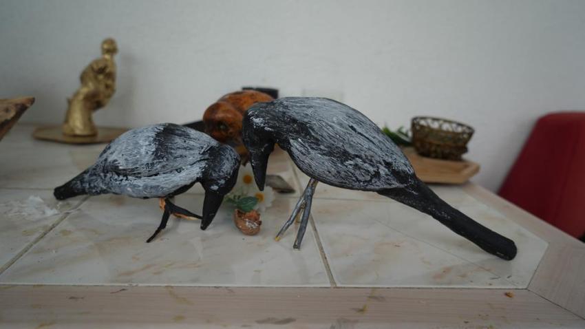 Bahçedeki ağacı dinozora benzetti, hayatı değişti: Doğanın çöpe attıklarını sanat eserine dönüştürdü! 750 eserini Türkiye'ye bağışlıyor