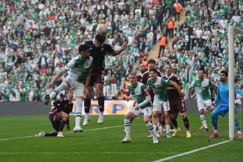 Bursaspor - Bandırmaspor maçında 3 puan 3 golle geldi