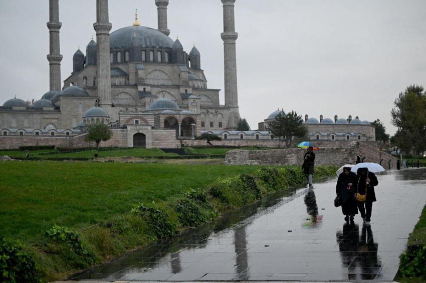 Sağanak yağışlar kuvvetli dönüyor! Meteoroloji ve AKOM tarih vererek 23 ili yaşanabilenecek olmusuzluklara karşı uyardı