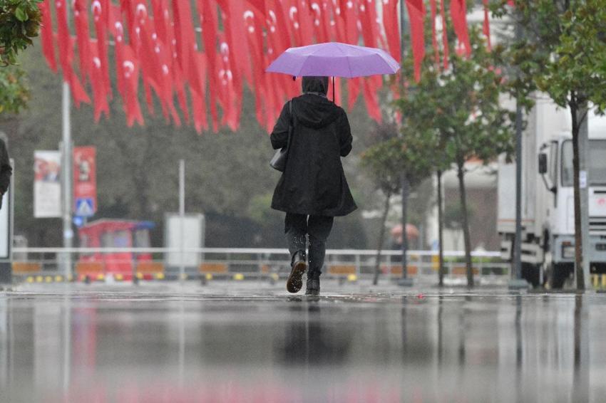 Sağanak yağışlar kuvvetli dönüyor! Meteoroloji ve AKOM tarih vererek 23 ili yaşanabilenecek olmusuzluklara karşı uyardı