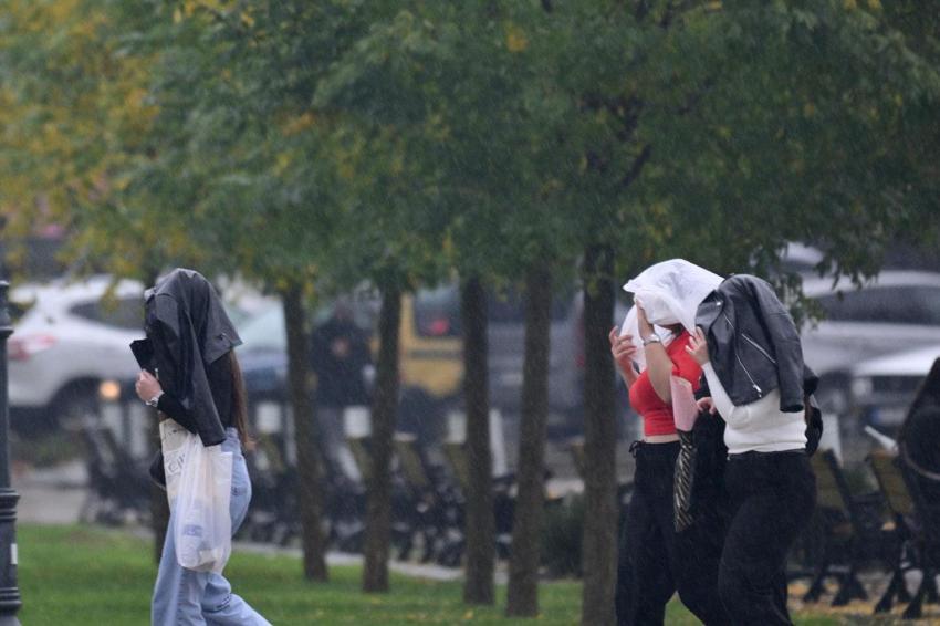 Sağanak yağışlar kuvvetli dönüyor! Meteoroloji ve AKOM tarih vererek 23 ili yaşanabilenecek olmusuzluklara karşı uyardı