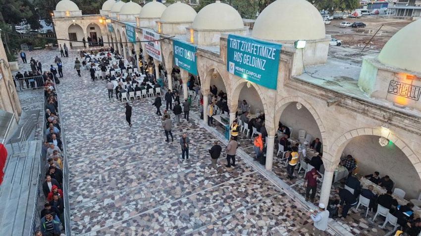 Şanlıurfa’da geleneksel tirit ziyafetinde binlerce vatandaş buluştu