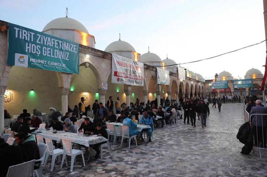 Şanlıurfa’da geleneksel tirit ziyafetinde binlerce vatandaş buluştu