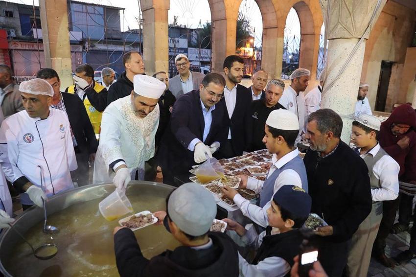 Şanlıurfa’da geleneksel tirit ziyafetinde binlerce vatandaş buluştu