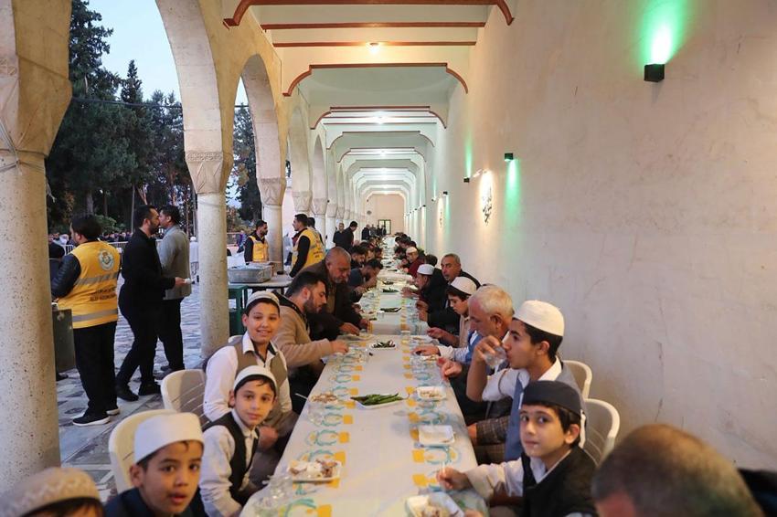 Şanlıurfa’da geleneksel tirit ziyafetinde binlerce vatandaş buluştu