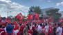 Çekya maçı öncesinde toplanan Türk taraftarlar stadyuma yürüdü